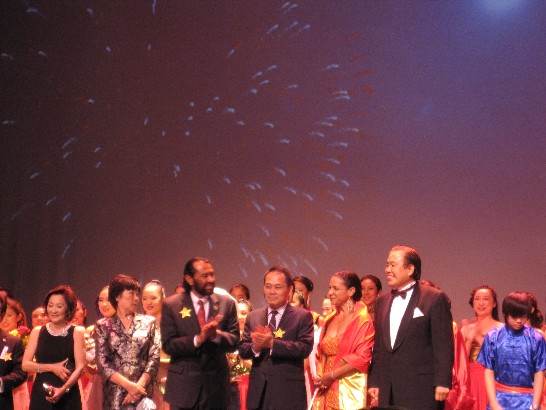 駐休士頓辦事處黃敏境處長與美國德州聯邦眾議員Ａl Green出席美南新聞35週年慶晚會