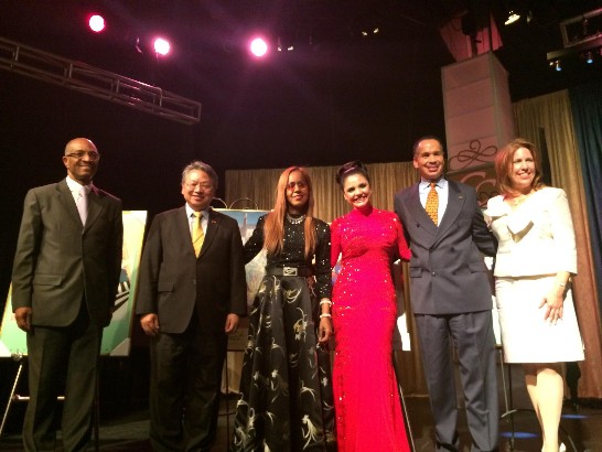 令狐處長與其他受表揚者合影