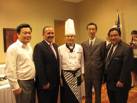 From left: Mr. Charles Cheng, CEO of Doral Overseas Chinese Business Chamber; Mr. Jose Marti, General Manager of InterContinental at Doral; Master chef Chia-Mo Chen; Mr. Ray Mou, Director General of TECO in Miami and  Or. Oscar Salgado, Director of Food and Beverages of InterContinental at Doral. 