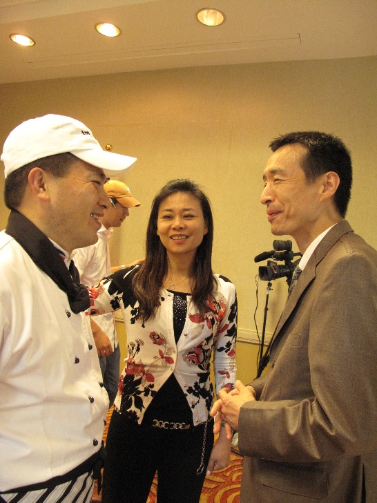 From left: Master Chef Chia-Mo Chen, Mr. Ray Mou, Director General of TECO in Miami and Mrs. Marilyn Cheng, Advisor of Overseas Compatrioat Affaris Commission of the Republic of China (Taiwan)