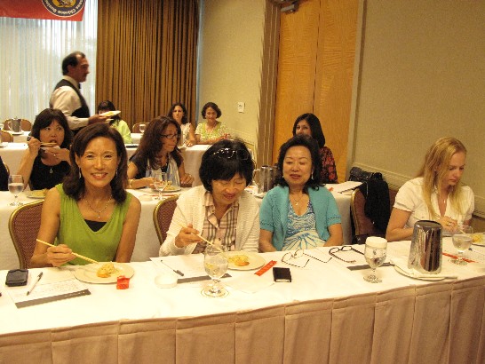 Food tasting for participants of the Taiwan Gourmet demonstration 
