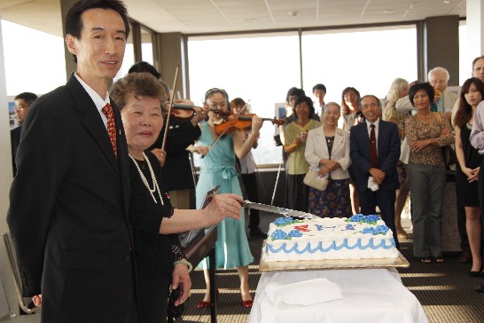 牟處長及何邱美郁僑務諮詢委員