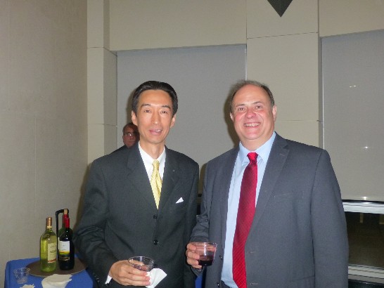 駐邁阿密辦事處牟處長華瑋與都瑞爾市（City of Doral）市長Juan Carlos Bermudez合影。