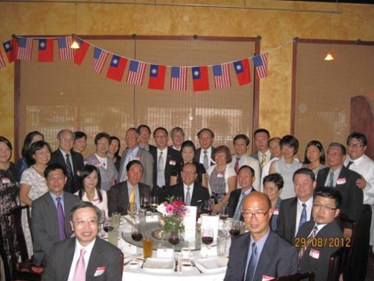 中華民國參加2012年共和黨全國代表大會代表團成員與佛州天帕地區僑領合影
