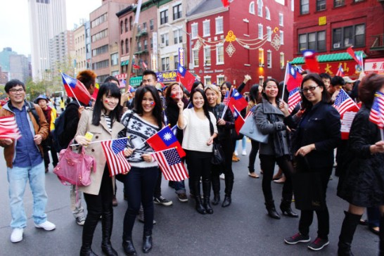 大紐約地區同學會慶祝中華民國國慶參加中國城遊行