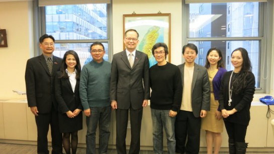 大紐約台灣同鄉會許會長華洲與魏導演德聖等前來本處拜會章大使