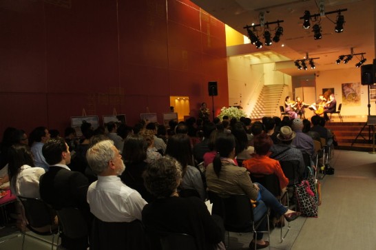 紐約藝文人士參加音樂會情形，透過網際網路宣傳許多愛好藝文的紐約客前來紐約辦事處觀賞。