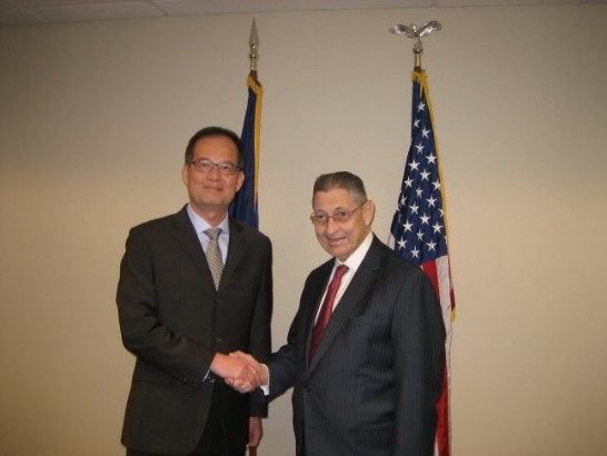駐紐約辦事處章文樑大使於2月6日下午拜會紐約州眾議會議長蕭華Sheldon Silver，雙方表示將加強紐約州與臺灣之各項交流與合作，增進雙邊關係。 