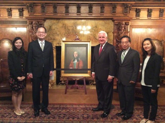 經文處章大使文樑(左二) 、賓州州長Tom Corbett(右三) 、臺北經文處經濟組主任陳寬享(右二)。