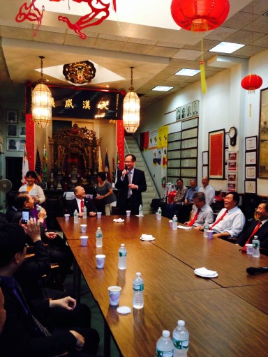 章文樑大使拜會紐約龍岡親義公所肯定忠義仁勇精神