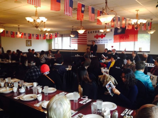 本處章大使於出席紐約上州雪城市慶祝我國慶升旗典禮後與僑胞及留學生餐敘