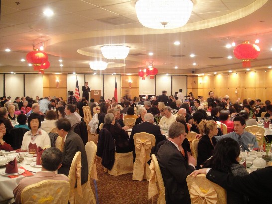 Director General Liao explains the improved relationship between Taiwan and mainland China to hundreds of guests.