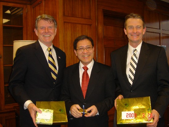 Director General Daniel Liao, Governor C.L.”Butch” Otter (left) and Lieutenant Governor  Brad Little(right) of State of Idaho