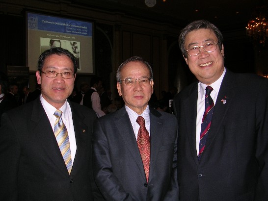 廖東周處長、日本總領事及韓國總領事(由左至右)都出席晚宴