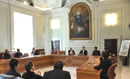Ambassador Wang  delivers a speech at the ceremony