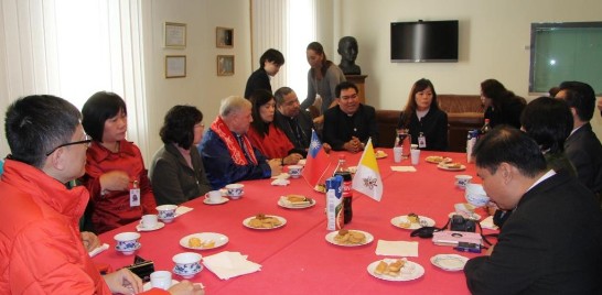 A general image of the delegation members inside the Chancery.