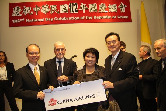 Ambassador Wang with Ambassador of Monaco to the Holy See H.E. Michel (2nd from left), Mr. Jerry Ho (1st from right) and Mrs. Chow (2nd from left).