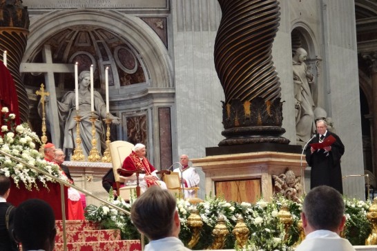 After the audience, Pope Benedict listens to Grand Master Fra’ Matthew Festing (standing on the right) who thanks the Holy Father.