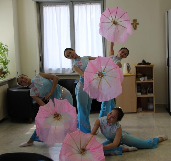 The four female students of the Dance Department of National Taiwan University of Arts stand still in an image that conveys both elegance and harmony.