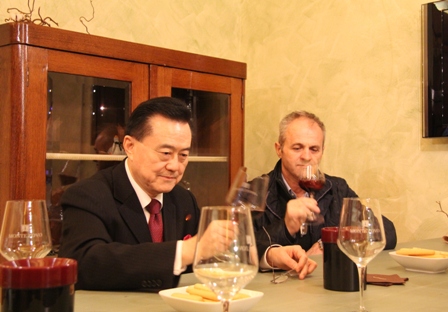 Ambassador Larry Wang (1st from left) judges the color of Amarone wine before tasting it.