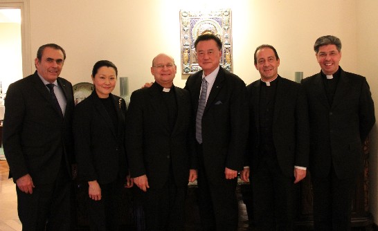 Group picture: (starting from left) H.E.Alfonso Matta Fahsen, Mrs. Linda Wang, Ambassador Larry Wang’s consort, Msgr. Peter Brian Wells, Ambassador Larry Wang, Msgr. Antoine Camilleri and Msgr. José Avelino Bettencourt