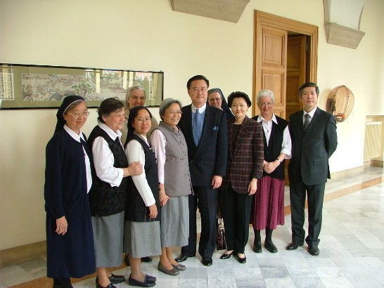 Ambassador &amp; Mme Wang Call on the Ursulines of the Roman Union