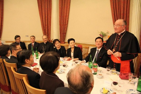 馬丁諾樞機主教(站立者)於餐會中應王大使邀請致詞