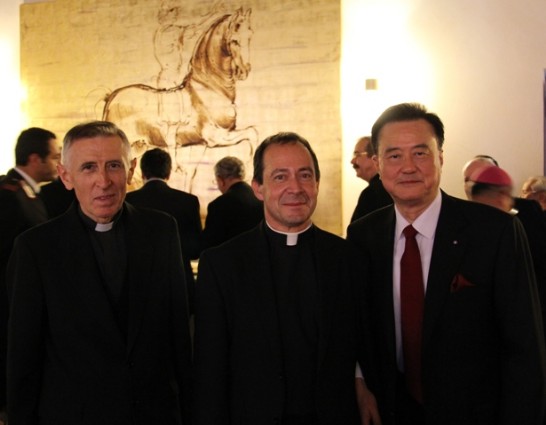 左起教廷中國事務局長羅塔蒙席、國務院外交次長卡米雷利、王豫元大使