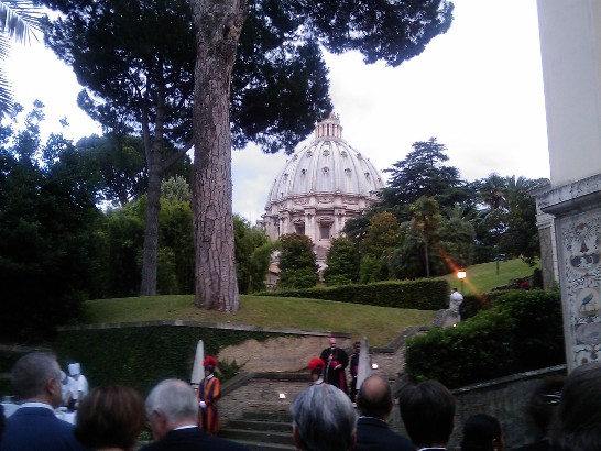 98年6月23日，王大使豫元夫婦受邀參加教廷國務院長晚宴，國務院長H.Em. Card. Tarcisio Bertone致詞。