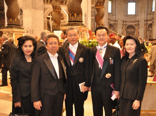 亞洲國家駐教廷大使於祝聖彌撒後小聚，右二為中華民國駐教廷大使王豫元及王夫人(右一)