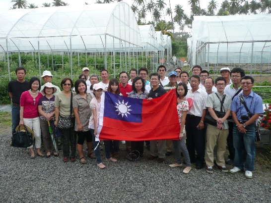 the staff and their family of the Embassy, Technical Mission and OECC and other Taiwanese engineering companies in St. Vincent and the Grenadines visiting the Orange Hill Farm