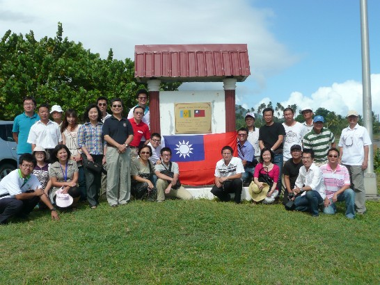 the staff and their family of the Embassy, Technical Mission and OECC and other Taiwanese engineering companies in St. Vincent and the Grenadines visiting the Yurumein Taiwan Friendship Bridge at Rabacca