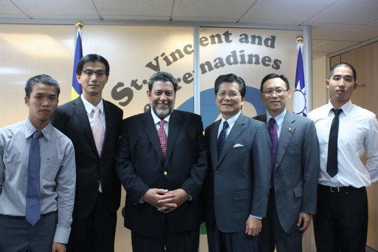 Ambassador Weber Shih, Prime Minister Dr. the Hon Ralph Gonsalves and Staff of the Embassy at the newly dedicated SVG E-Government Center, which is funded by Taiwan