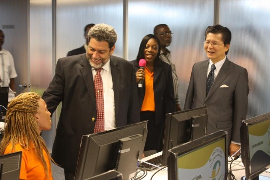 Ambassador Weber Shih and Prime Minister Dr. the Hon. Ralph Gonsalves toured the newly dedicated SVG E-Government Center, which is funded by Taiwan