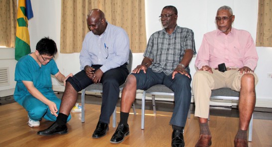 Dr. Shun-Chang Chang, a Chinese Medicine doctor of medical team of Chunghua Christian Hospital, demonstrated acupuncture at the presentation "Get to the Point: Acupuncture in Healthcare" held by the Embassy of Republic of China (Taiwan) on May 20, 2014. Hon. Health Minister Clayton Burgin, Permanent Secretary Luis de Shong, and National Security Advisor Sir Vincent Beach among many guests were invited to have experience of acupunture.