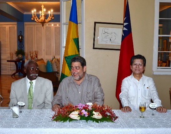 SVG Governor General H.E. Sir Frederick Ballantyne, Dr. the Hon. Prime Minister Ralph E. Gonsavles and H.E. Ambassador Weber V.B. Shih (From the left)