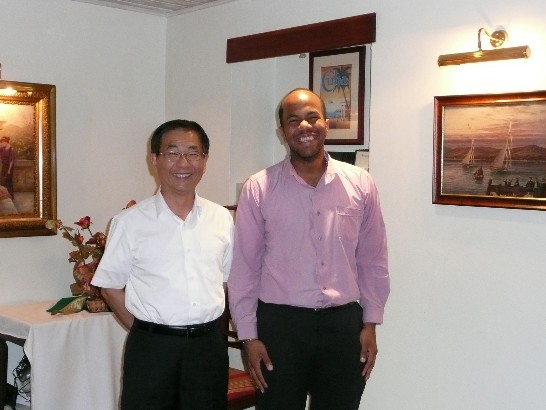 Ambassador Baushuan Ger and the Hon. Luke Browne, Minister of Health, Wellness and the Environment. （January 18, 2016）