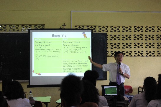 Presentation of 2016 Taiwan Scholarship Programmes by Ambassador Ger at St. Joseph Convent, Kingstown (February 2, 2016)