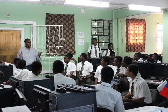 Presentation of 2016 Taiwan Scholarship Programmes (Session 5) was held at St. Vincent Boys' Grammar School on February 15, 2016. Kent Thomas and Odelia Thomas from the SVG Taiwan Scholar Alumni Association attended to share their experiences in Taiwan.