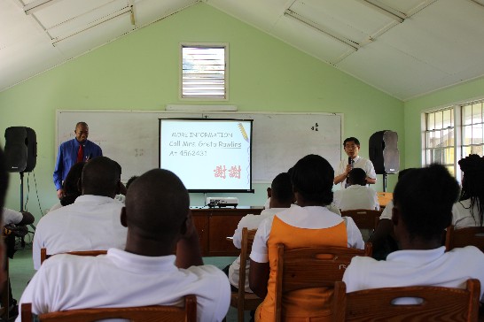 Ambassador Ger presented the 2016 Taiwan Scholarship Programmes at Division of Technical and Vocational Education (DTVE), Community College on February 2, 2016. Jamali Jack, President of the SVG Taiwan Scholar Alumni Association, attended to share his expereicnes.