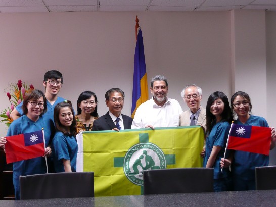 The Changhua Christian Hospital Medical team, accompanied by H.E. Ambassador Baushuan Ger, called on Dr. Hon. Ralph E. Gonsalves, Prime Minsiter of St. Vincent and the Grenadines on May 23, 2016.