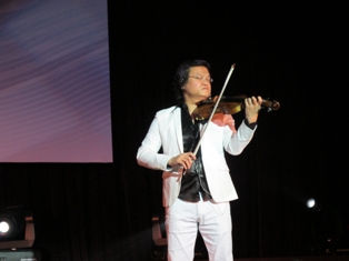 小提琴家盧耿鋒演奏