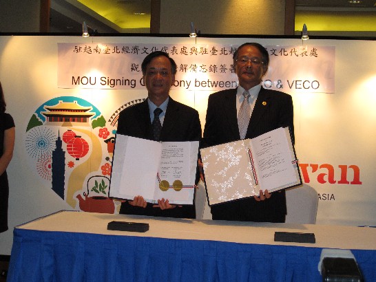 黃代表志鵬與越南駐台代表裴仲雲簽署「台越觀光合作備忘錄」