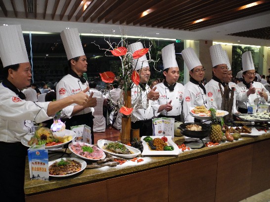 「台灣國際廚藝協會」來越舉辦「台越美食交流會」之大廚們
