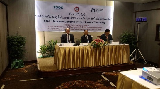 黃大使志鵬出席「台寮電子化政府暨資通訊研討會」與察國商工總會主席及資通訊協會會長合影