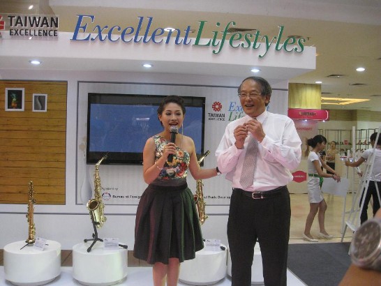 黃大使主持台灣精品生活體驗館揭幕儀式