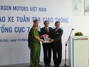 黃大使見證納智捷汽車公司捐贈巡邏車儀式