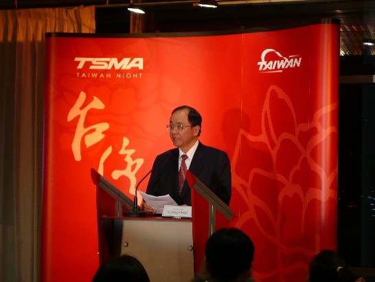 林大使在冬季體育用品展「台灣之夜」演講。(照片二)