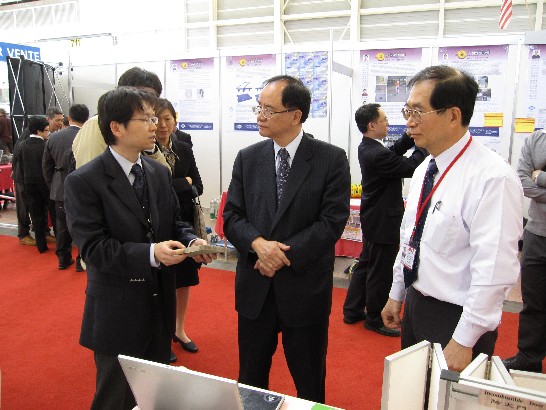 林大使參觀日內瓦國際發明展台灣展區。