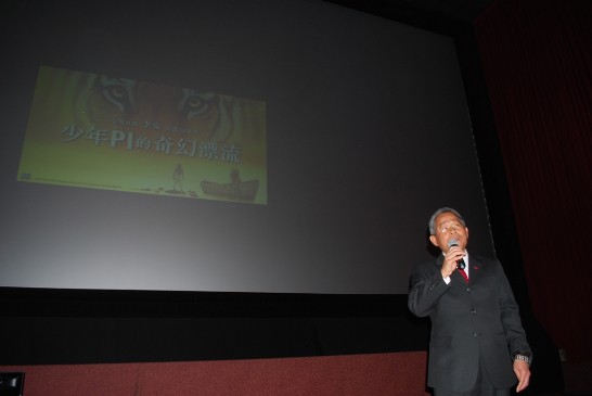 H. E. Michael Hsu addresses the guest at the screening of "The Life of Pi" st Ster-kinekpr Theater in Pretoria, on April 12the, 2013.